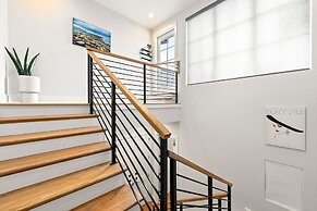 Stylish Midtown Home w Rooftop Views by Silverx