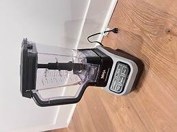 Stylish Midtown Home w Rooftop Views by Silverx