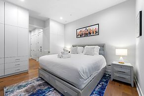 Stylish Midtown Home w Rooftop Views by Silverx