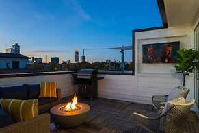 Stylish Midtown Home w Rooftop Views by Silverx