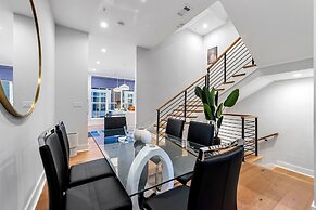 Stylish Midtown Home w Rooftop Views by Silverx