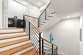 Stylish Midtown Home w Rooftop Views by Silverx