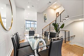 Stylish Midtown Home w Rooftop Views by Silverx
