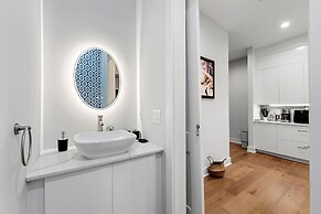 Stylish Midtown Home w Rooftop Views by Silverx