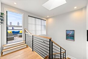 Stylish Midtown Home w Rooftop Views by Silverx