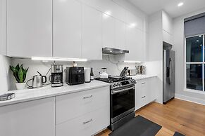Stylish Midtown Home w Rooftop Views by Silverx