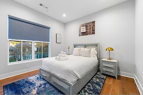 Stylish Midtown Home w Rooftop Views by Silverx