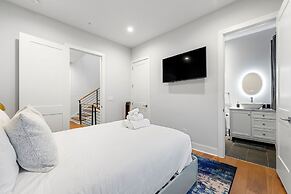 Stylish Midtown Home w Rooftop Views by Silverx