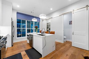 Stylish Midtown Home w Rooftop Views by Silverx