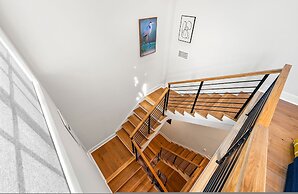 Stylish Midtown Home w Rooftop Views by Silverx