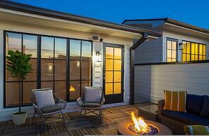 Stylish Midtown Home w Rooftop Views by Silverx