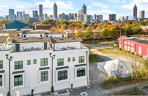 Stylish Midtown Home w Rooftop Views by Silverx