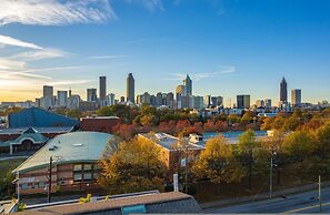 Stylish Midtown Home w Rooftop Views by Silverx