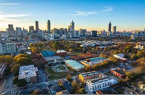 Stylish Midtown Home w Rooftop Views by Silverx