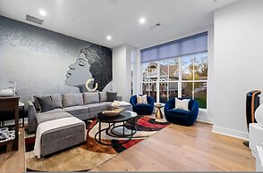 Stylish Midtown Home w Rooftop Views by Silverx