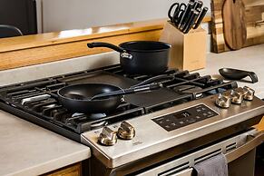 Serene Retreat Amazing Views Hottub Sauna Xbox