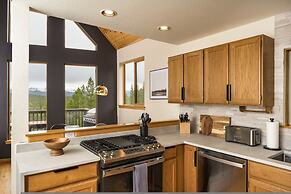 Serene Retreat Amazing Views Hottub Sauna Xbox