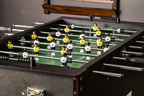 Serene Retreat Amazing Views Hottub Sauna Xbox