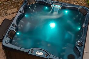 Serene Retreat Amazing Views Hottub Sauna Xbox