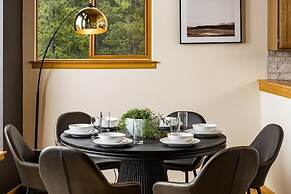 Serene Retreat Amazing Views Hottub Sauna Xbox