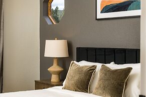 Serene Retreat Amazing Views Hottub Sauna Xbox