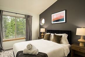 Serene Retreat Amazing Views Hottub Sauna Xbox