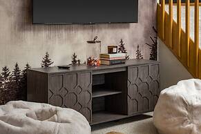 Serene Retreat Amazing Views Hottub Sauna Xbox