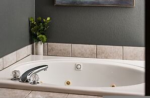 Serene Retreat Amazing Views Hottub Sauna Xbox