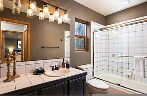 Serene Retreat Amazing Views Hottub Sauna Xbox