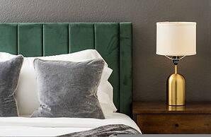 Serene Retreat Amazing Views Hottub Sauna Xbox