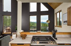 Serene Retreat Amazing Views Hottub Sauna Xbox