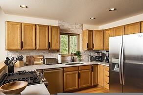 Serene Retreat Amazing Views Hottub Sauna Xbox