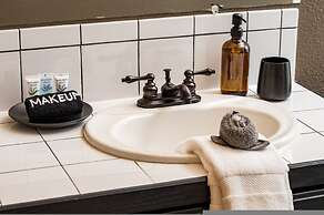 Serene Retreat Amazing Views Hottub Sauna Xbox