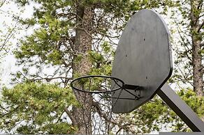 Serene Retreat Amazing Views Hottub Sauna Xbox