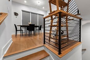 Luxurious Midtown Home Rooftop Views by Silverx