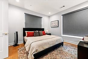 Luxurious Midtown Home Rooftop Views by Silverx