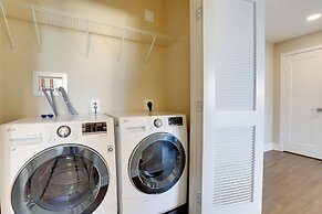 Crystal City Modern Apt w Gym