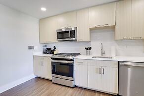 Crystal City Modern Apt w Gym