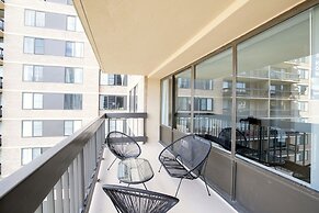 Crystal City Modern Apt w Gym