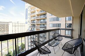 Crystal City Modern Apt w Gym