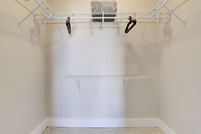 Crystal City Modern Apt w Gym