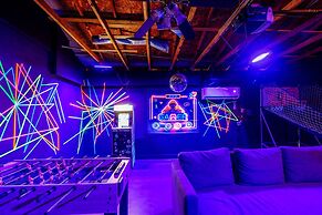 4BR-Retro Game Room-Theater-Pool & Spa