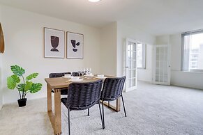 Apartment in the Heart of Crystal City
