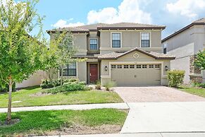 Beautiful Home With Private Pool in Champions Gate