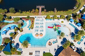 Home 8 Bdrm at Windsor Westside With Top Amenities