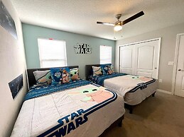 Home 8 Bdrm at Windsor Westside With Top Amenities