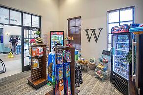 Home 8 Bdrm at Windsor Westside With Top Amenities