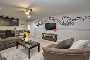 Home 8 Bdrm at Windsor Westside With Top Amenities