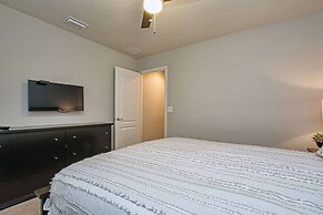 Home 8 Bdrm at Windsor Westside With Top Amenities