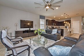 Home 8 Bdrm at Windsor Westside With Top Amenities